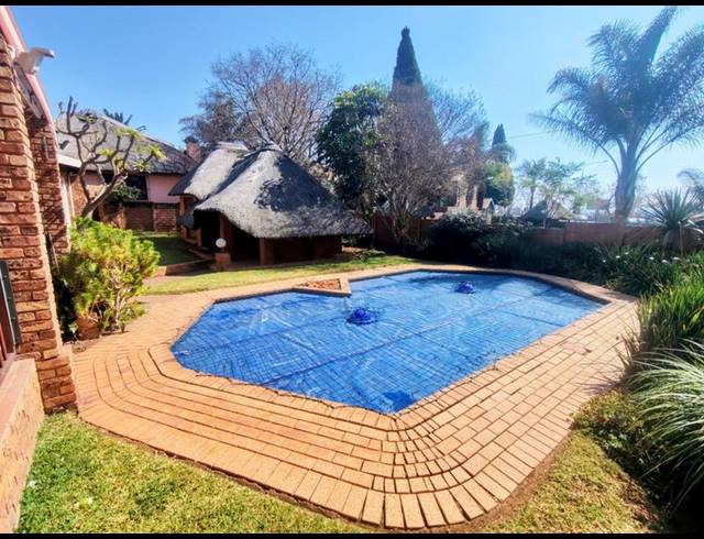 5 BEDROOM HOUSE FOR SALE IN ZWARTKOP